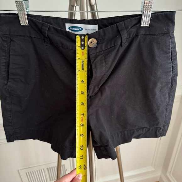 Old Navy Women's Black Chino Shorts size 2 - Picture 5 of 5